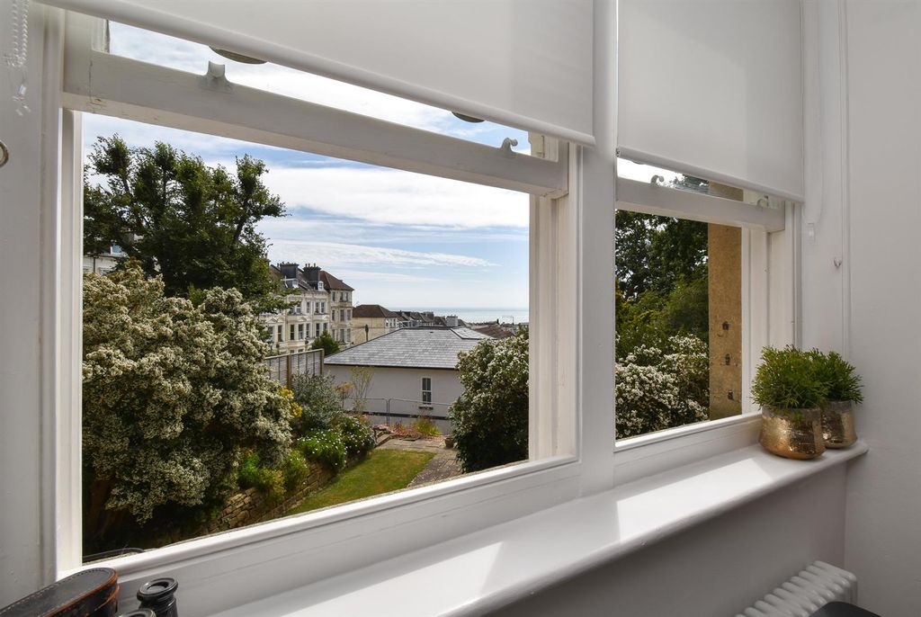 Property photo 3 of 15 Views