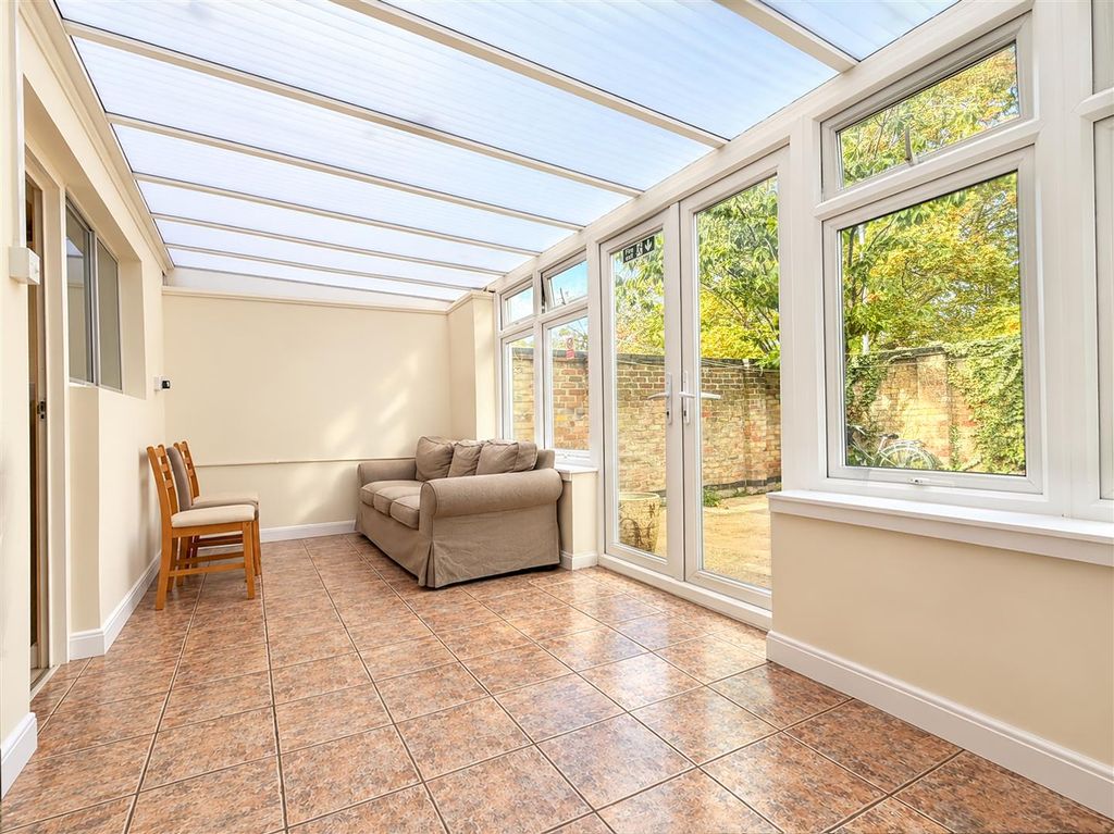 Property photo 3 of 10 Conservatory.Jpg