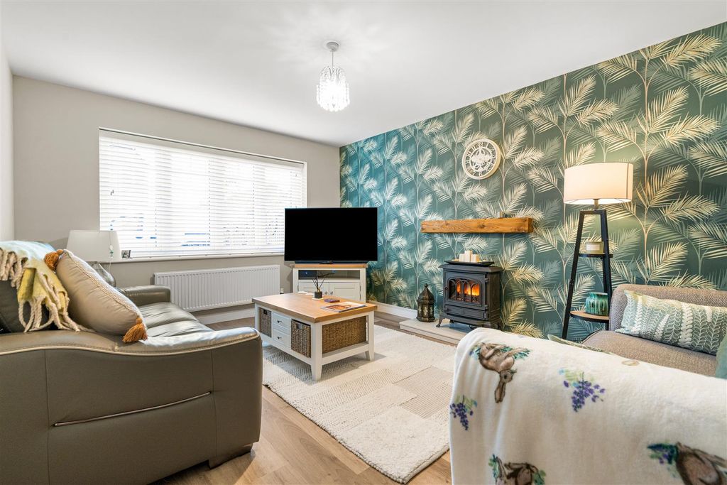 Property photo 2 of 27