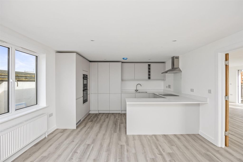 Additional image 11 of 2 bed flat to rentMontague Street, Worthing BN11