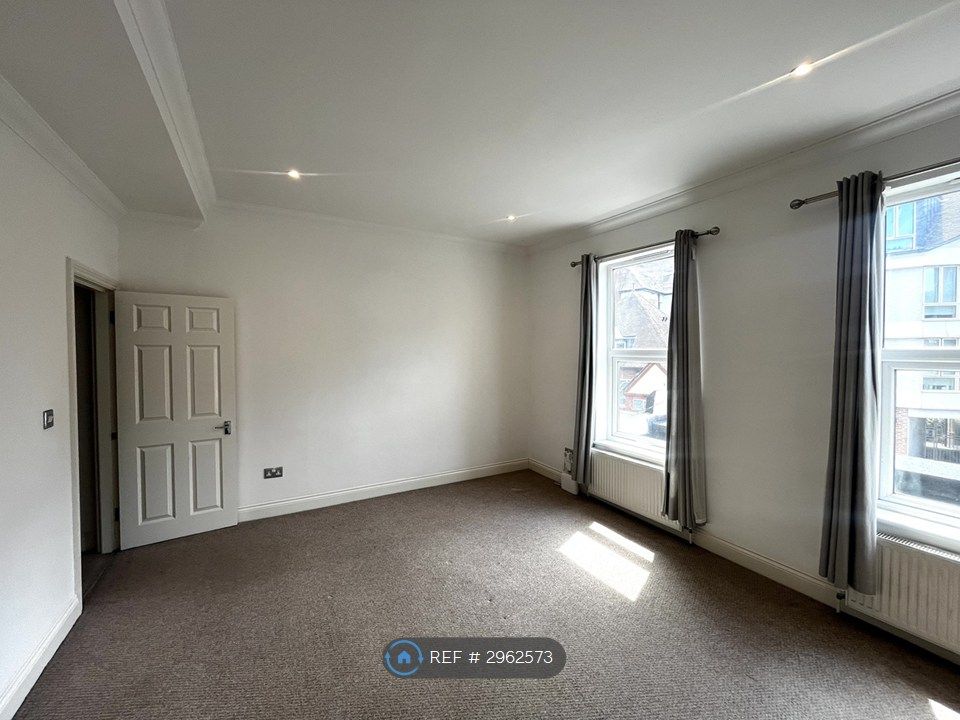 Property photo 3 of 6 Living Room