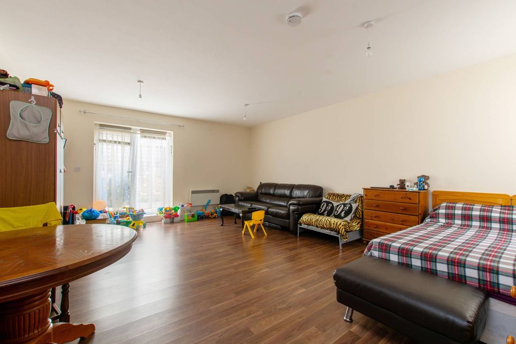 Property photo 2 of 5