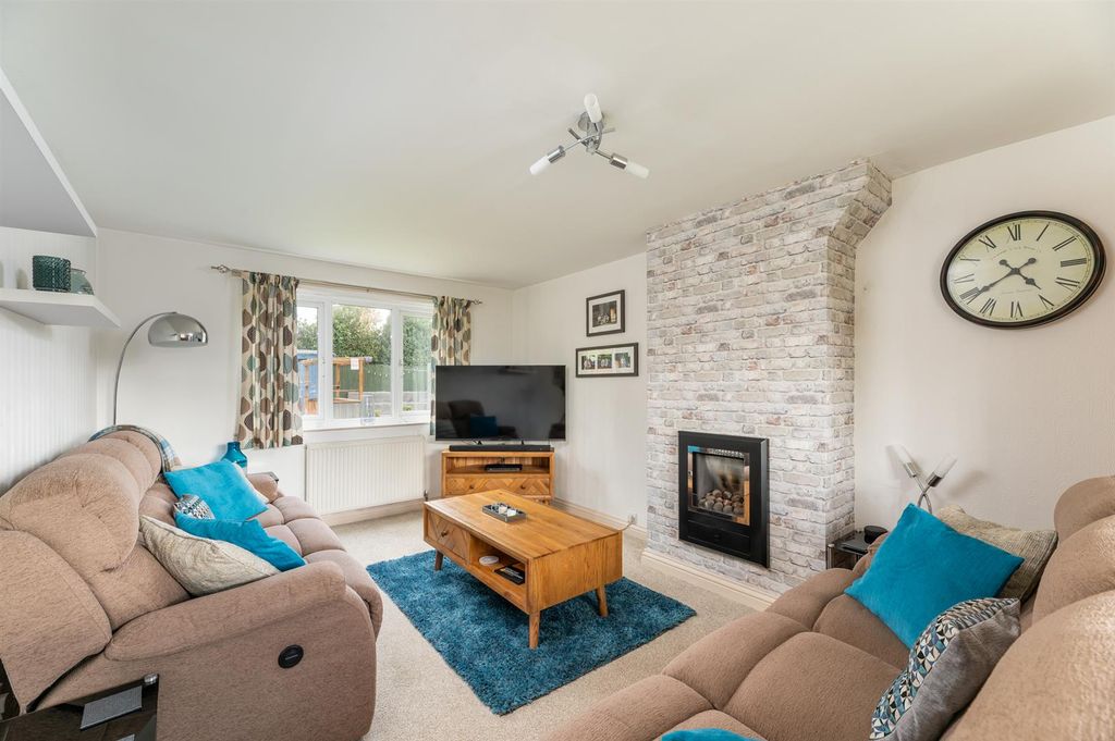 Property photo 3 of 21 Sitting Room