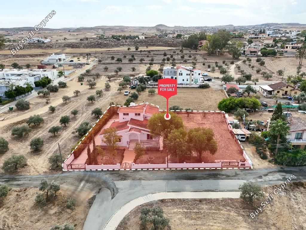 Property photo 2 of 37