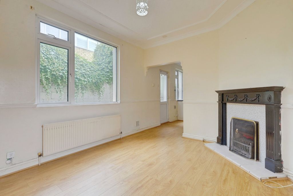 Property photo 3 of 23