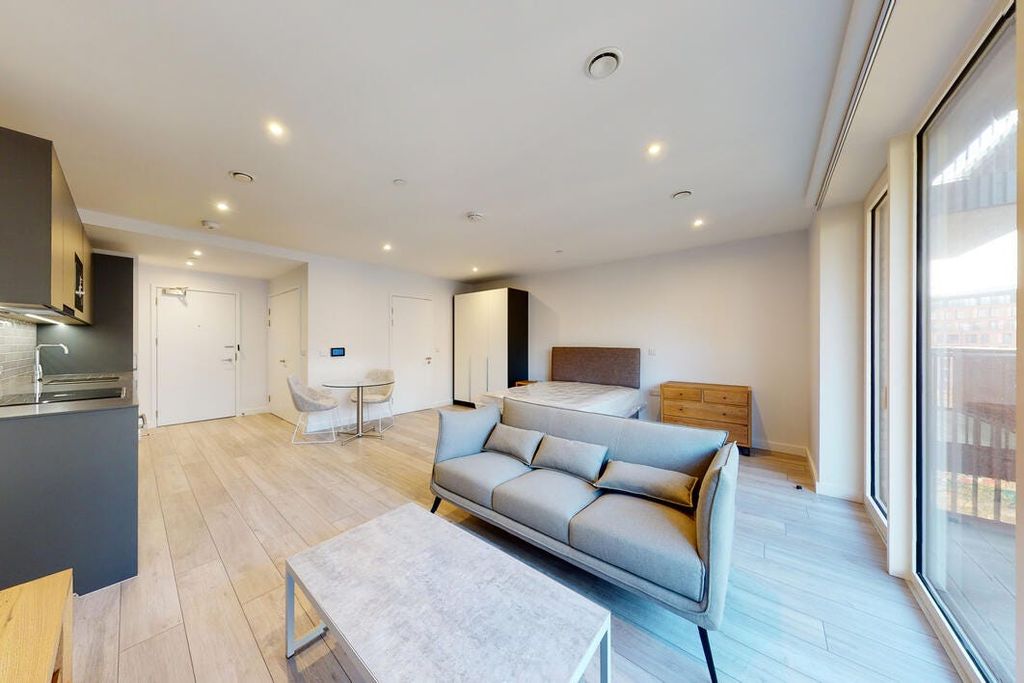 Property photo 2 of 19