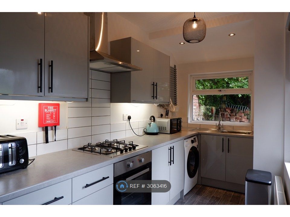Property photo 2 of 18 Kitchen