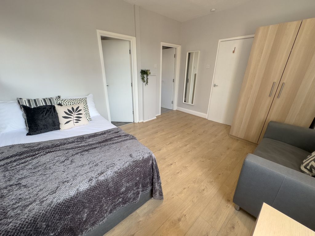 Property photo 2 of 5 5