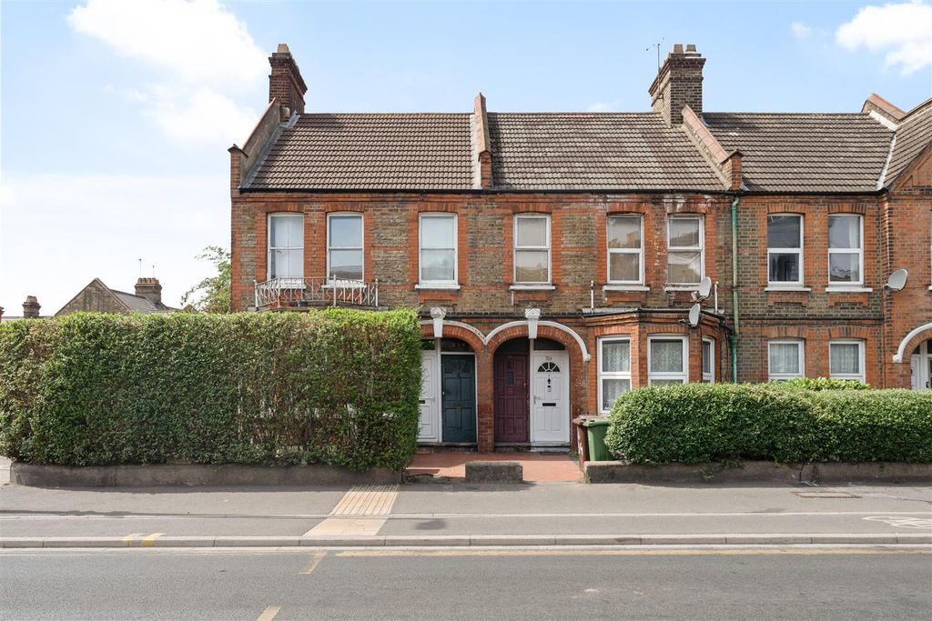 Property photo 1 of 34 Markhouse Road, E17
