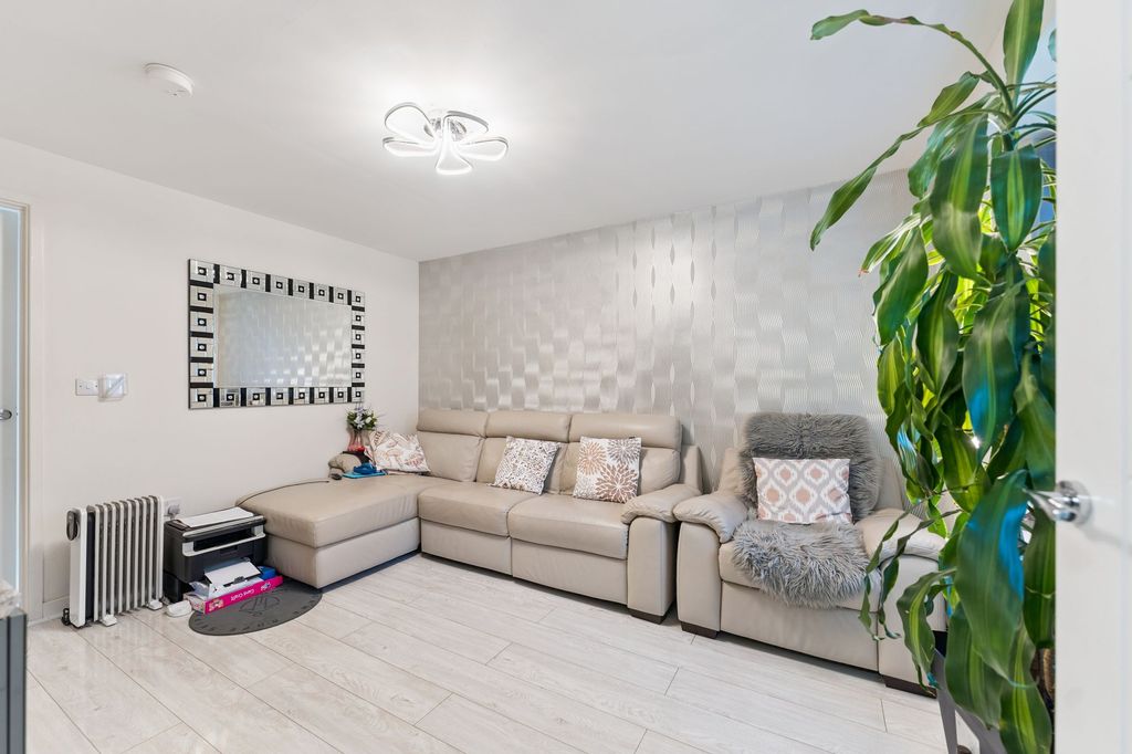 Property photo 3 of 24