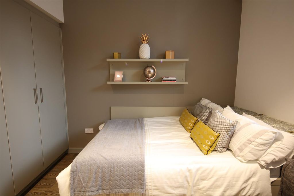 Property photo 2 of 10 Bed 1.Jpg