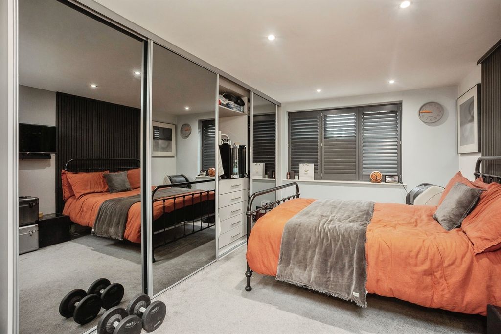 Additional image 8 of 2 bed flat for saleNicker Hill, Keyworth, Nottingham NG12