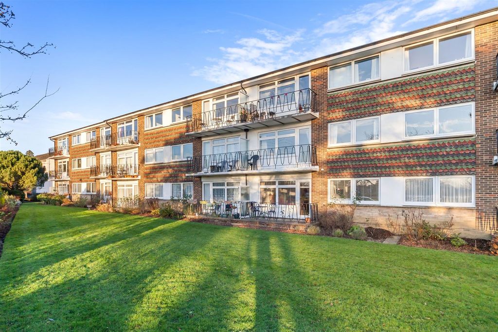 Property photo 1 of 14 Park Court 11-18.Jpg