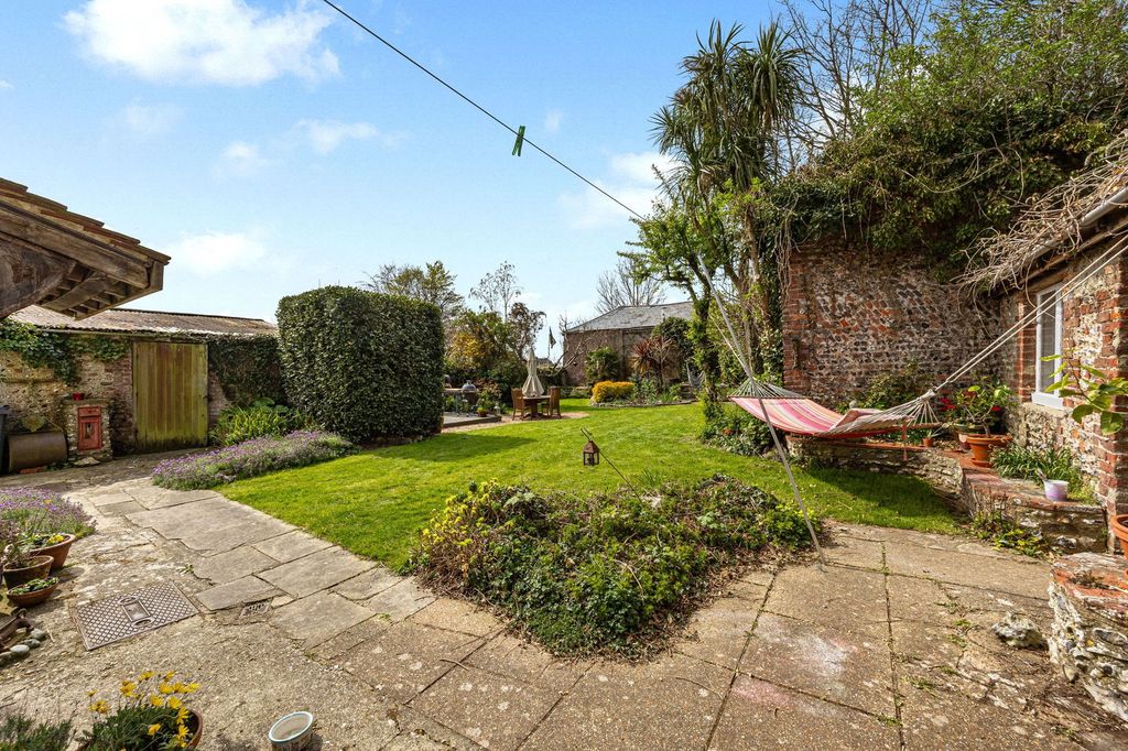 Property photo 2 of 24