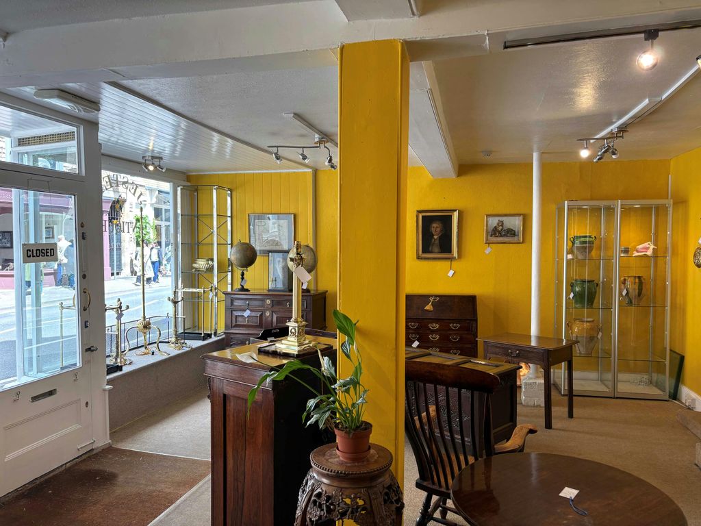 Property photo 3 of 4 Int 1.Jpg