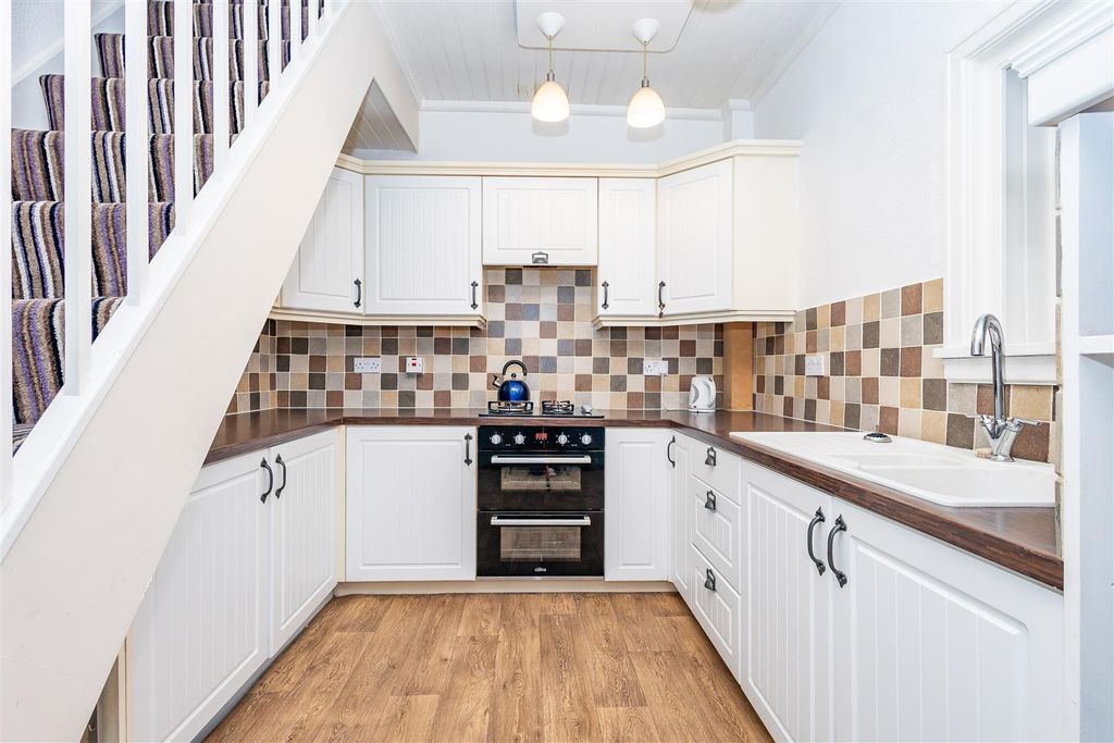 Property photo 3 of 22 Kitchen
