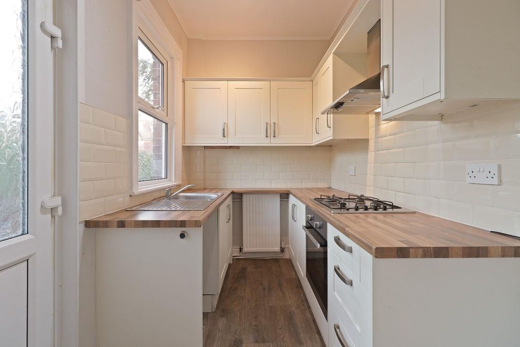 Property photo 3 of 28 Kitchen