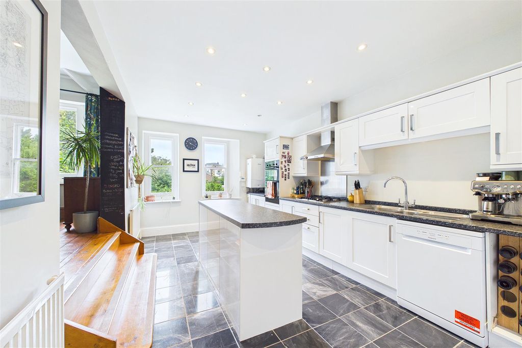 Additional image 5 of 3 bed flat for saleGardens Road, Clevedon BS21