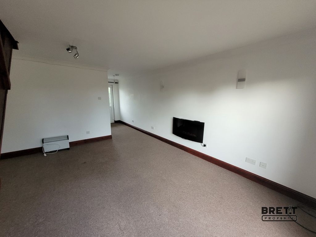 Property photo 3 of 8 Living Room