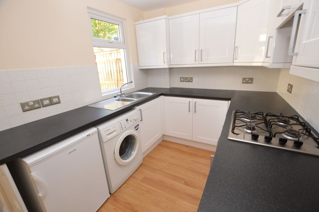 Property photo 2 of 9 Kitchen