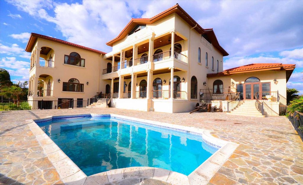 Property photo 2 of 9