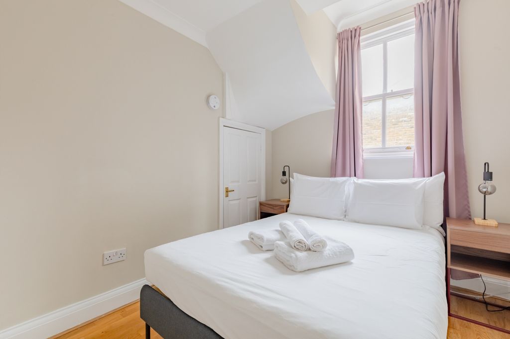 Property photo 3 of 31