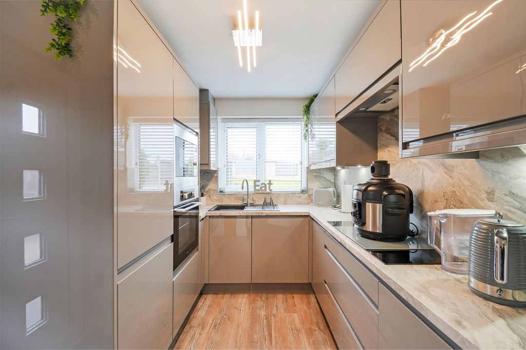 Property photo 3 of 24