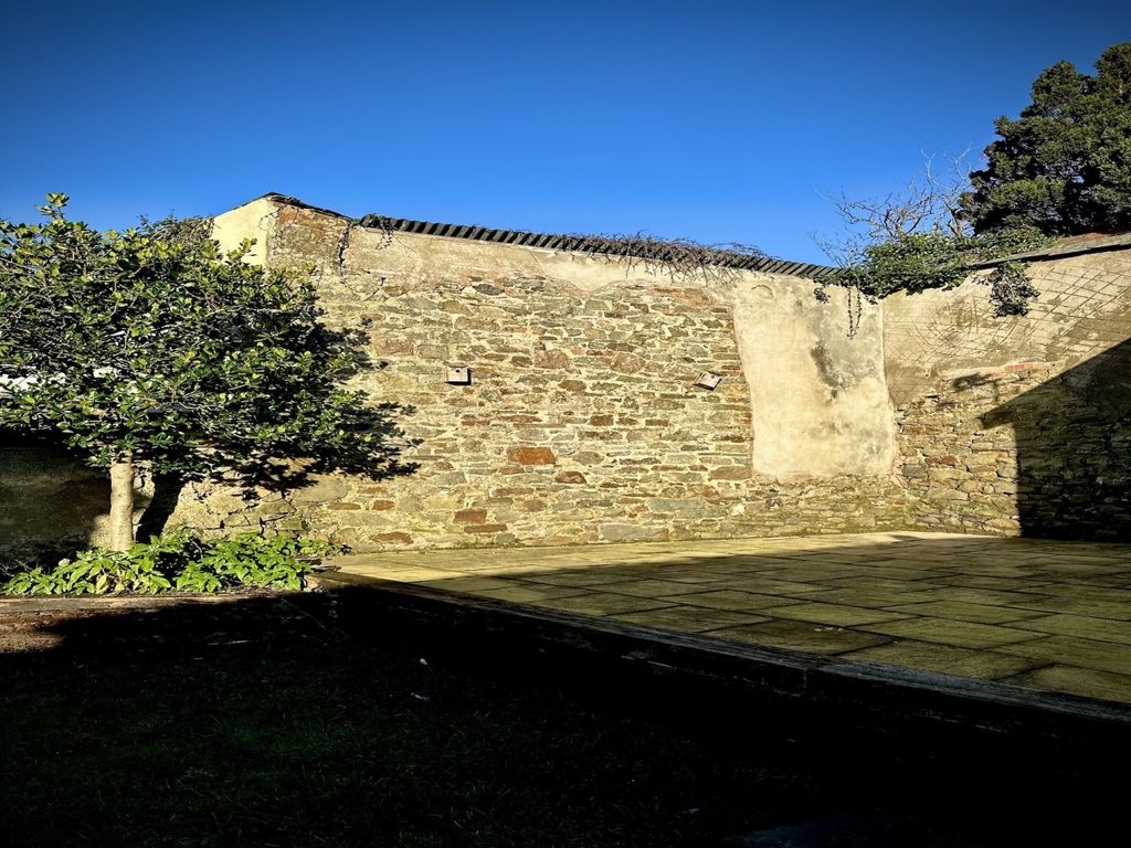 Property photo 2 of 16 Ewemove South Molton - East Street - Courtyard Gar