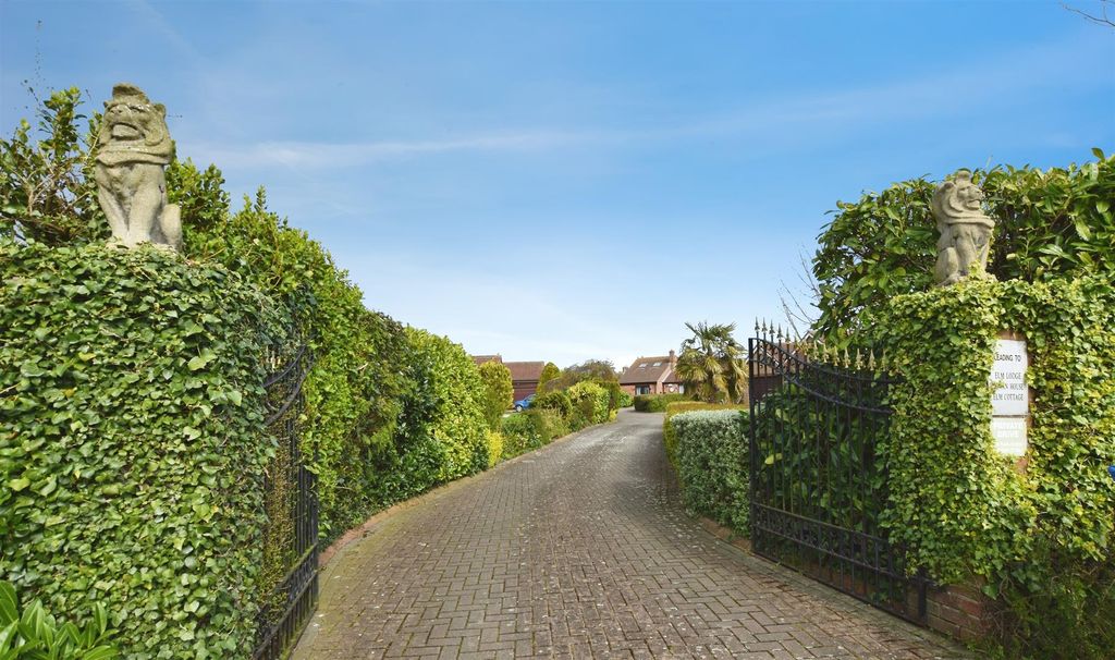 Property photo 2 of 36