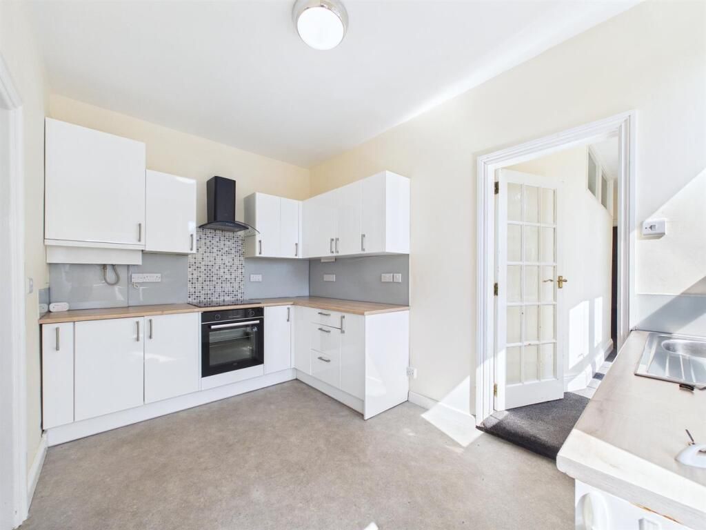 Property photo 3 of 7 Kitchen