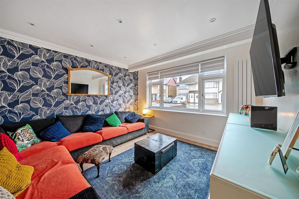 Property photo 3 of 17