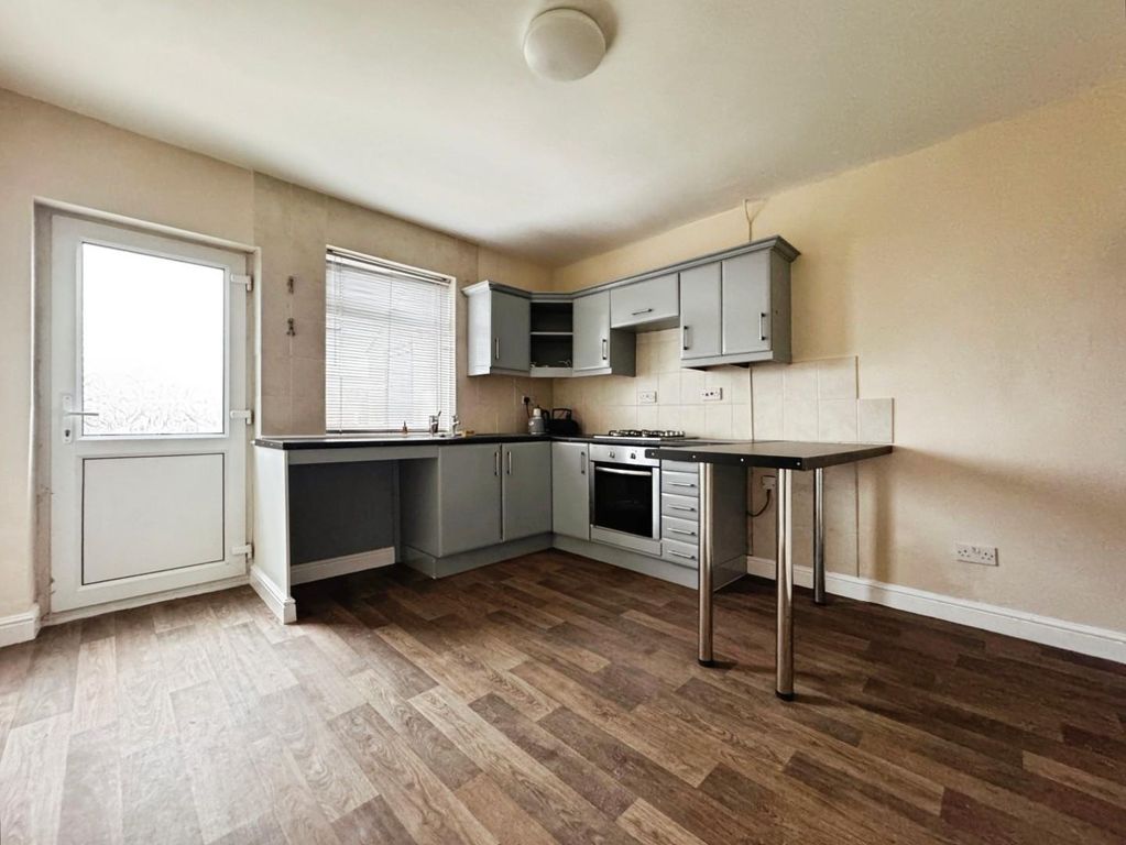 Property photo 2 of 11 Kitchen 04.Jpg