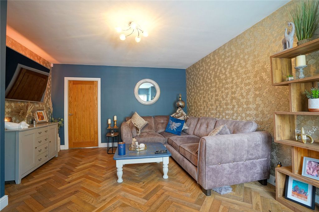 Property photo 3 of 27 Picture No. 12