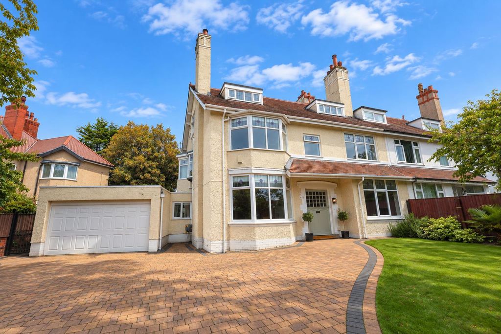 Property photo 1 of 44 7E61d582-Faf5-44A7-Bf3c-d43038c7E21F.Png