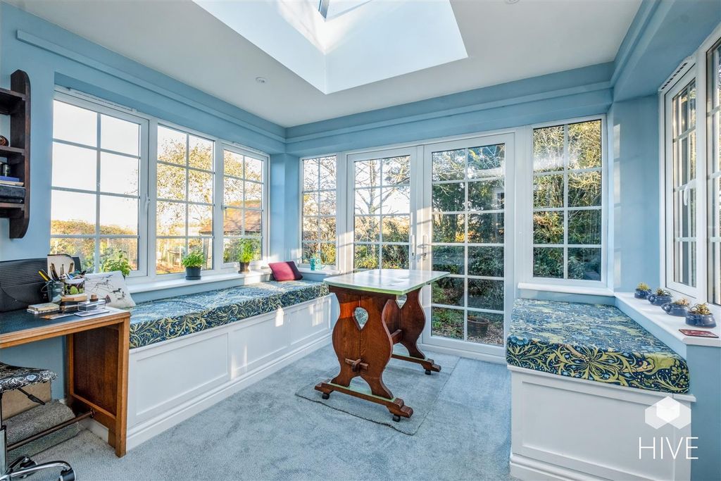 Property photo 2 of 27 Entrance Snug