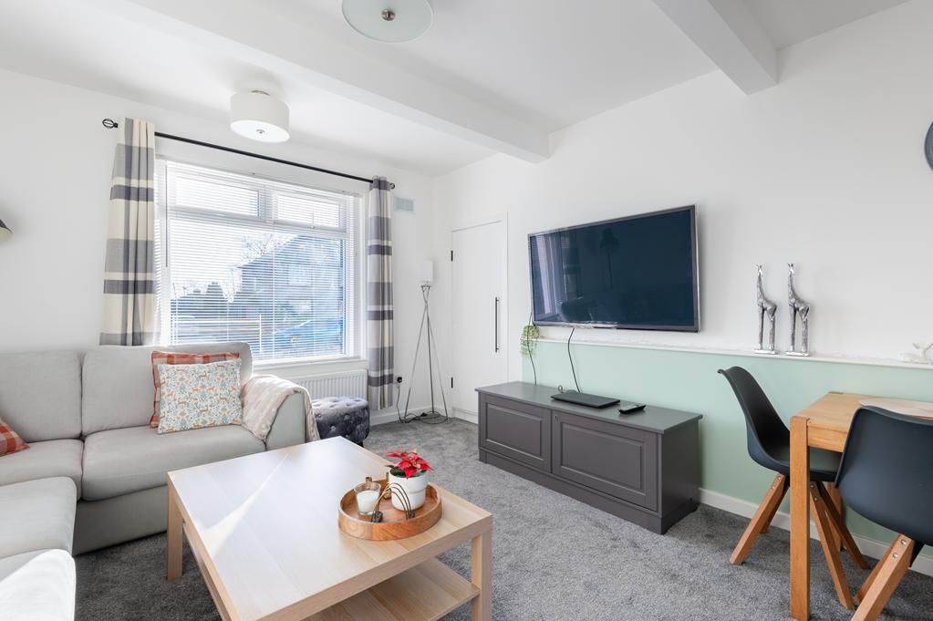 Property photo 3 of 20 Lev1415Pem Lounge.Jpg