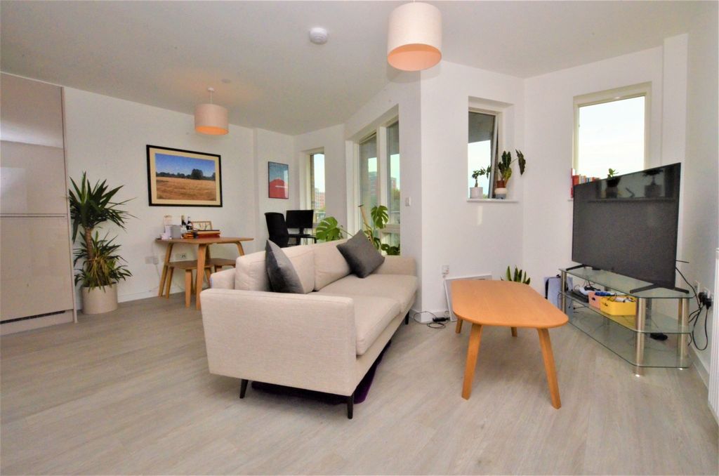 Property photo 2 of 15 Main Reception