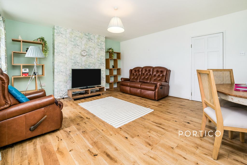 Property photo 3 of 18 Pbox-Img.Jpg