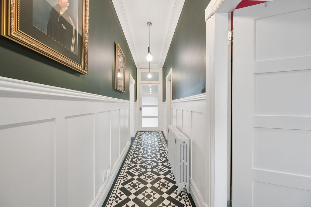 Property photo 2 of 32 Entrance Hallway