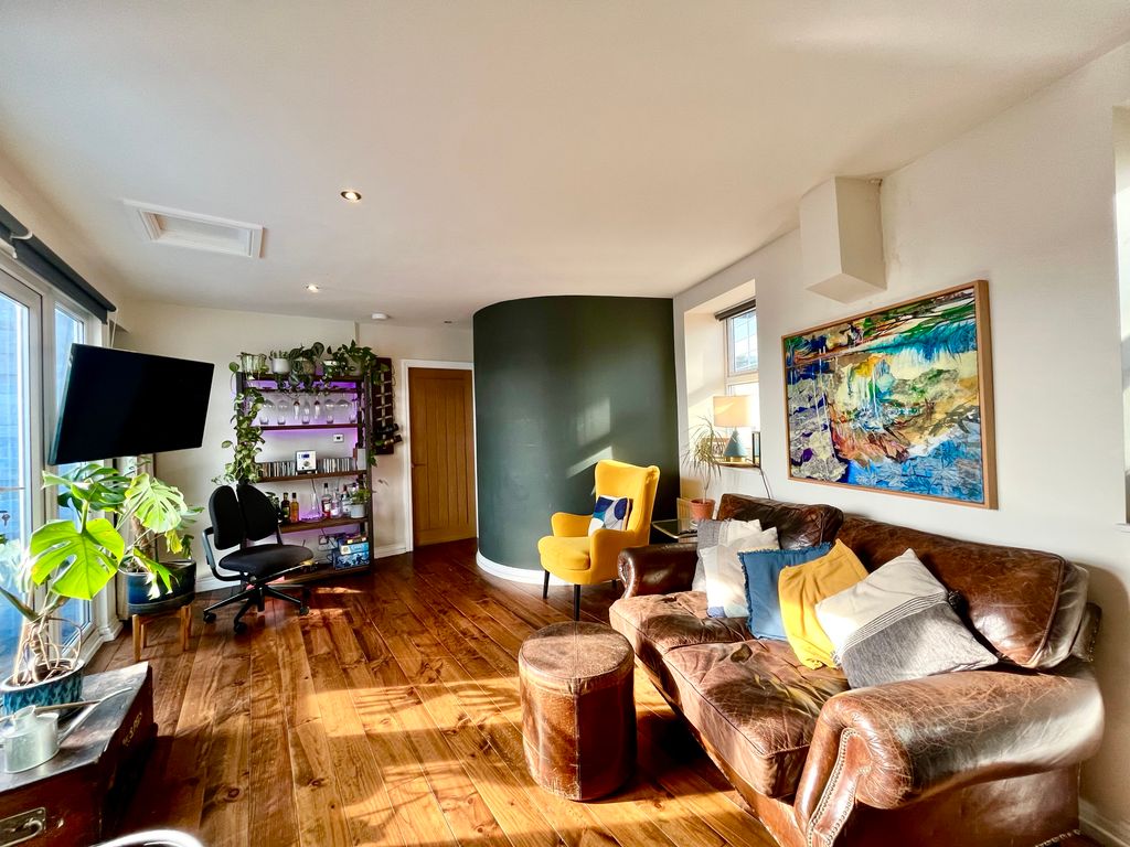 Property photo 3 of 21