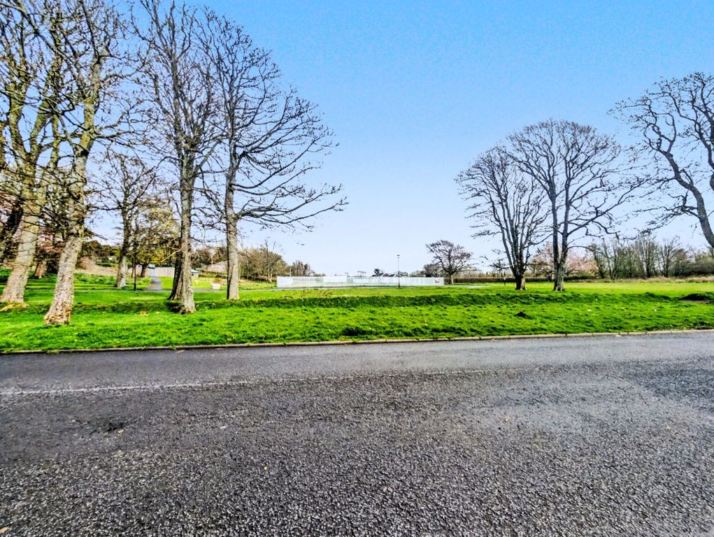 Property photo 2 of 25