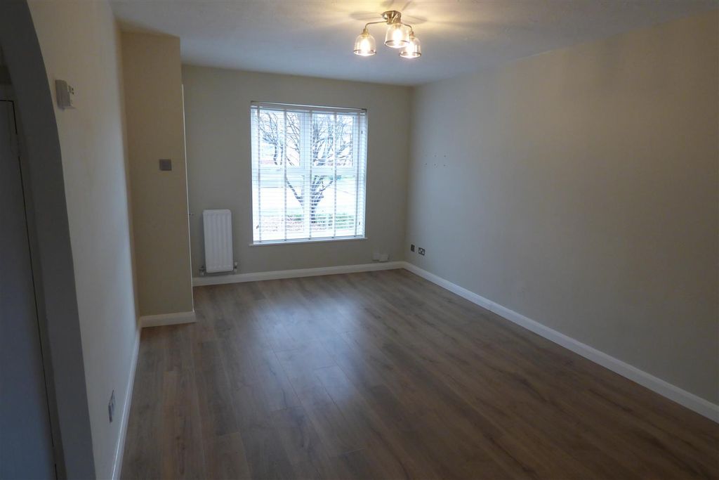 Property photo 2 of 11 P1410115.Jpg