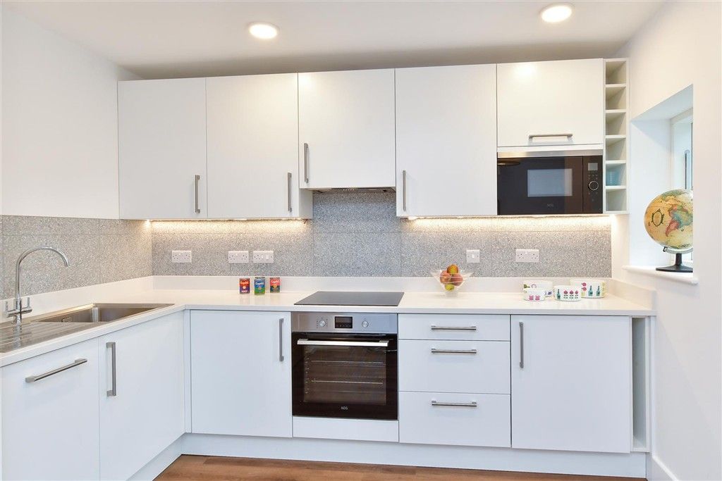 Property photo 3 of 7 Kitchen