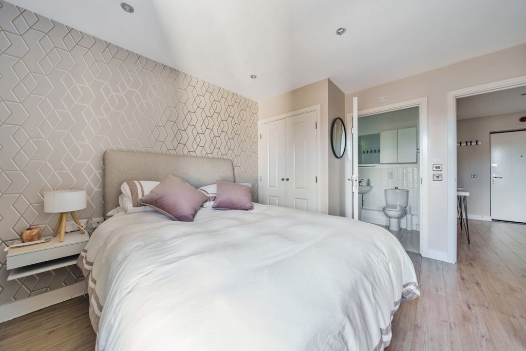 Property photo 3 of 14 970221 (14)