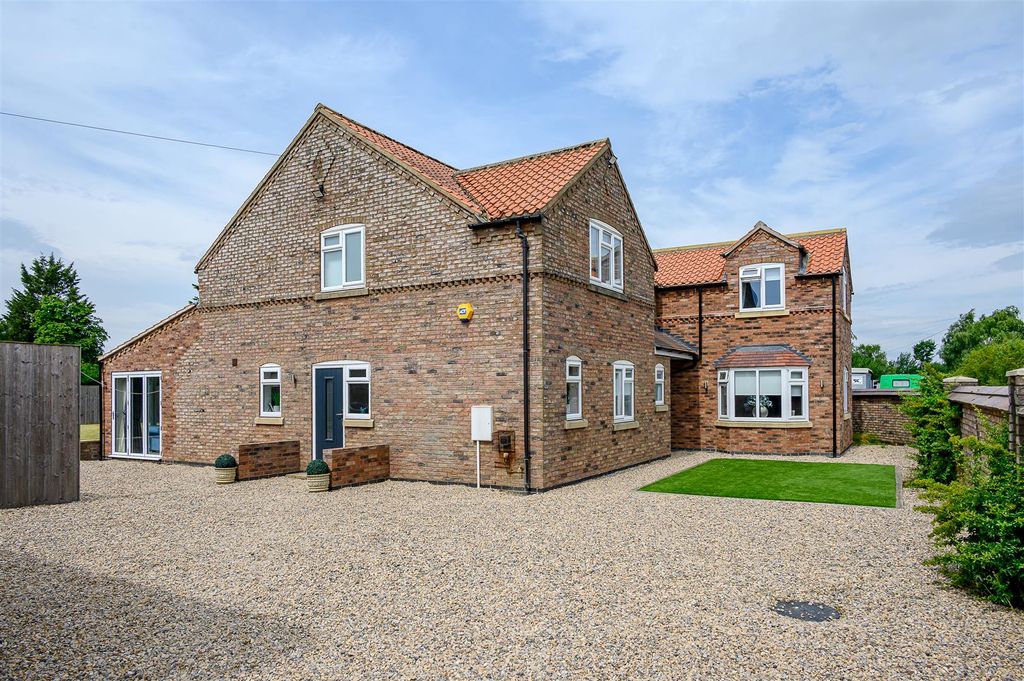 Property photo 1 of 31 External