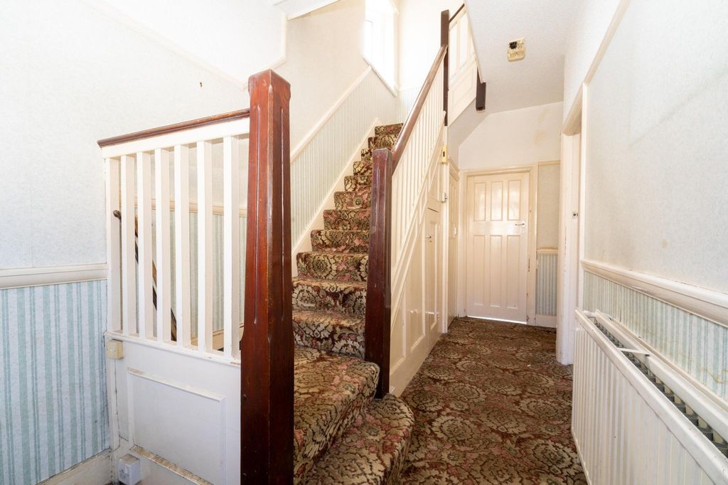 Property photo 2 of 12 Hallway