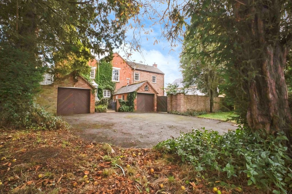 Property photo 2 of 16 Photo