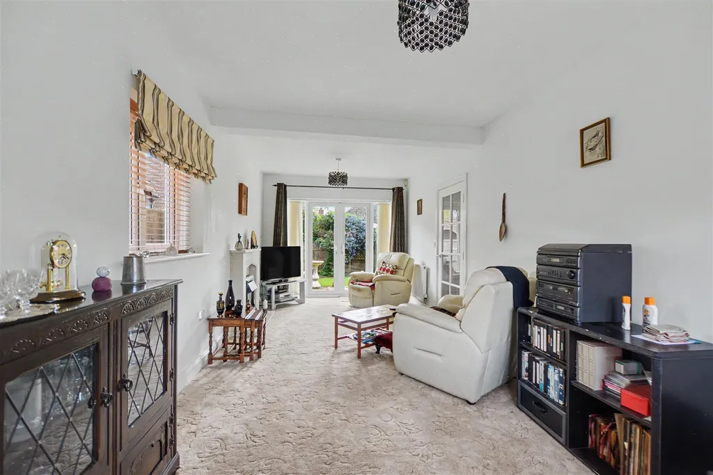 House in Broxtowe, Chilwell - More