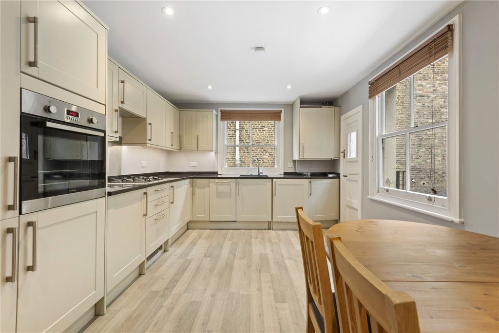 Property photo 2 of 7 Kitchen