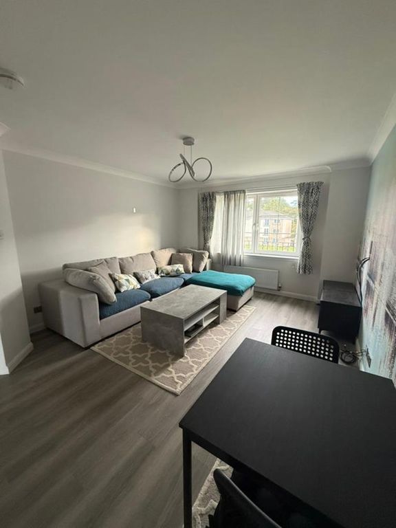 Property photo 1 of 12 Lounge 2